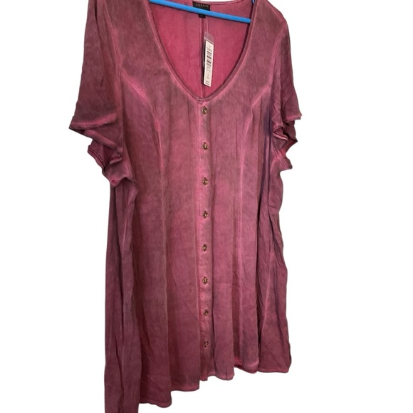 Torrid Red Fitted Flutter Sleeve Blouse - Picture 3 of 10